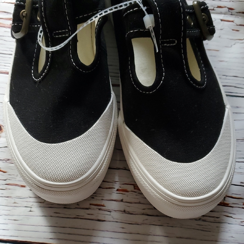 ποΈ Vans Black and White Mary Janes Buckle Sneakers π€π€ - Picture 7 of 11